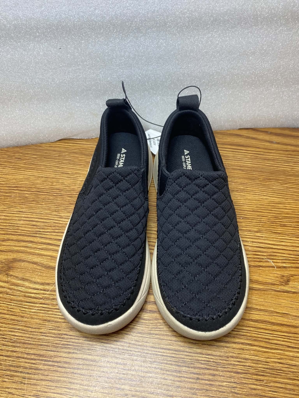 Staheekum Women’s Black Quilted Slip-On Casual Low Top Comfort Cushioned Size 9M